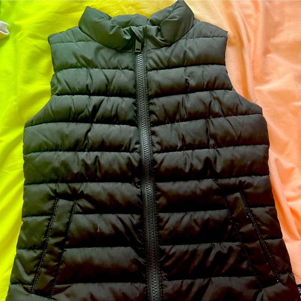 GAP girls puffer vest, size XS EUC!